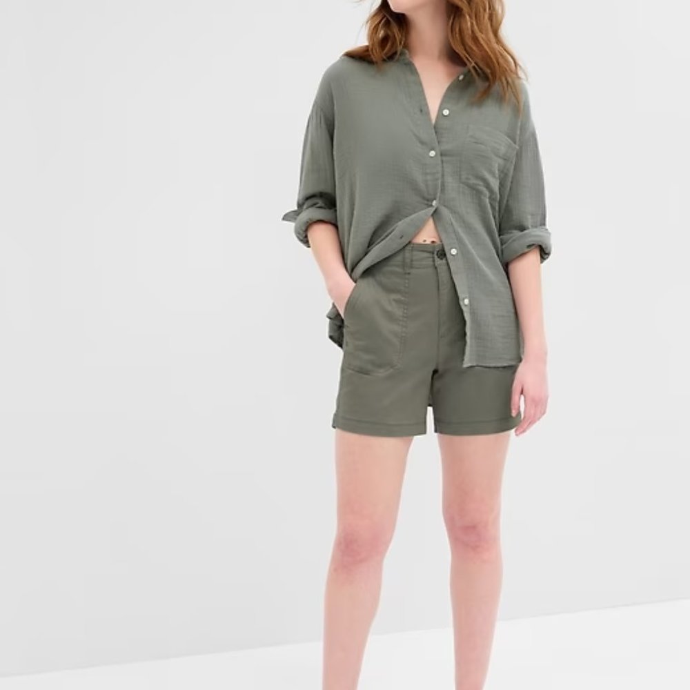 GAP 5" Mid Rise Girlfriend Green Khaki Shorts/ NWT/ Size 14